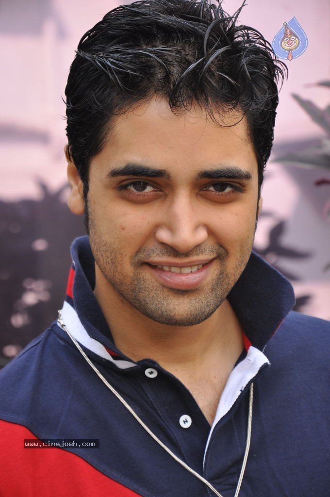 Adivi Sesh Stills - 13 / 33 photos