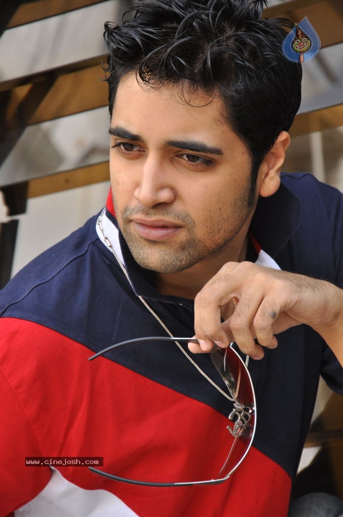 Adivi Sesh Stills - 21 / 33 photos