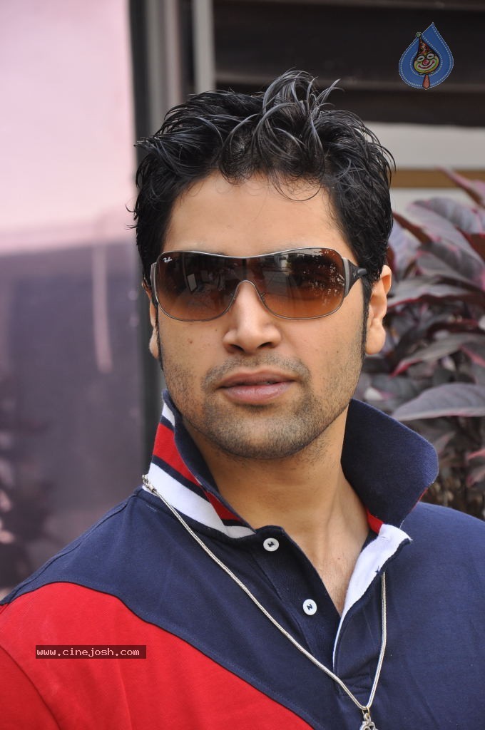 Adivi Sesh Stills - 23 / 33 photos