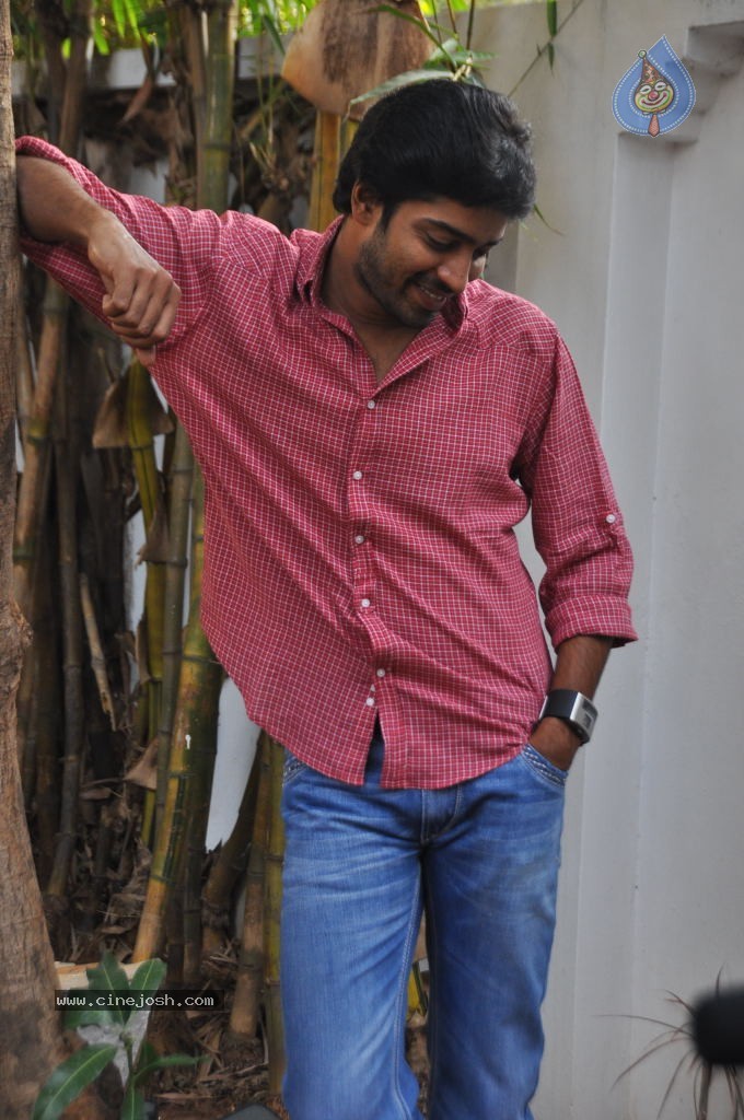 Allari Naresh Solo Stills - 1 / 23 photos