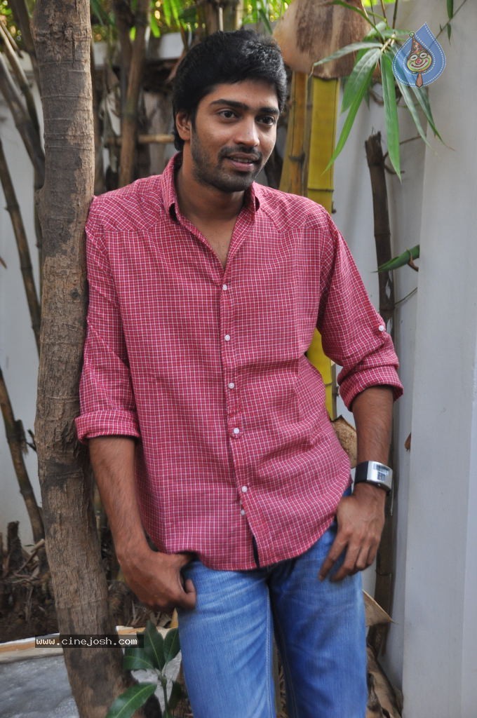 Allari Naresh Solo Stills - 19 / 23 photos