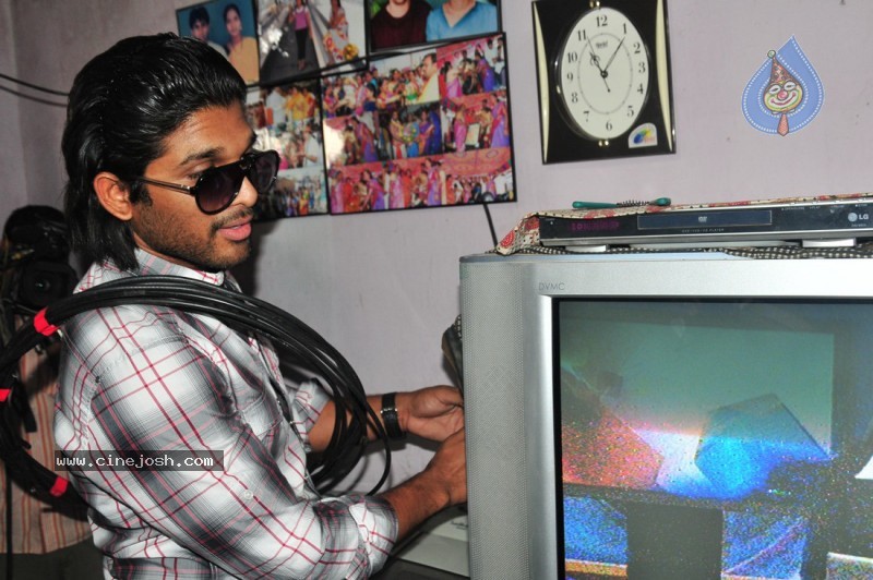 Allu Arjun as Cable Raju in Vedam Movie - 1 / 58 photos