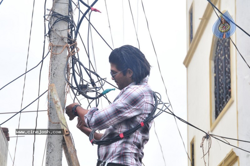 Allu Arjun as Cable Raju in Vedam Movie - 4 / 58 photos