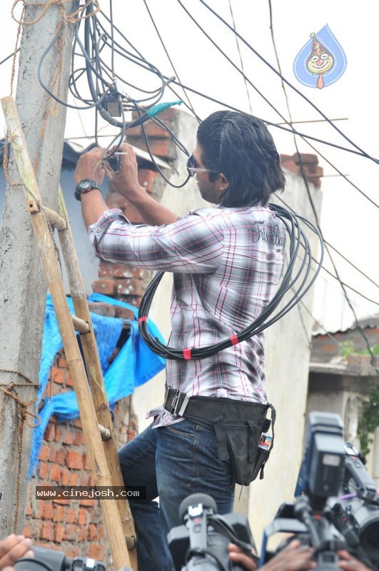 Allu Arjun as Cable Raju in Vedam Movie - 8 / 58 photos