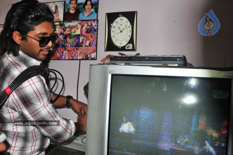 Allu Arjun as Cable Raju in Vedam Movie - 9 / 58 photos