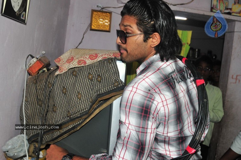 Allu Arjun as Cable Raju in Vedam Movie - 27 / 58 photos