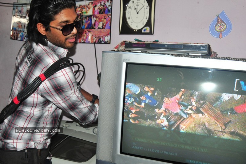 Allu Arjun as Cable Raju in Vedam Movie - 43 / 58 photos