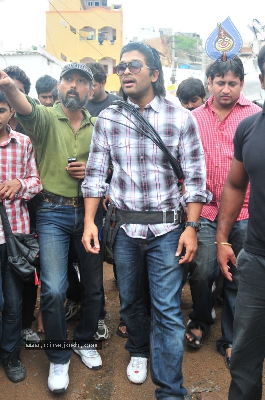 Allu Arjun as Cable Raju in Vedam Movie - 45 / 58 photos