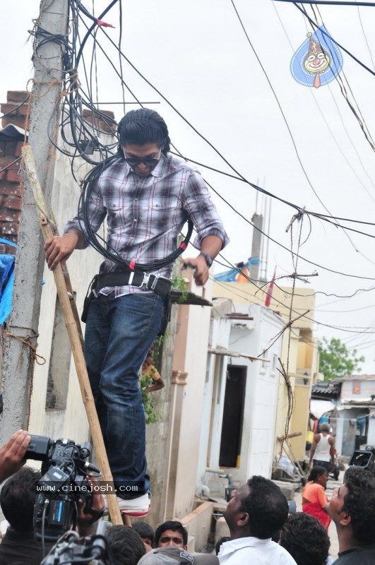 Allu Arjun as Cable Raju in Vedam Movie - 47 / 58 photos