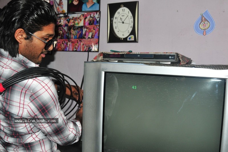 Allu Arjun as Cable Raju in Vedam Movie - 48 / 58 photos