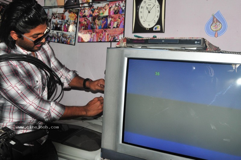 Allu Arjun as Cable Raju in Vedam Movie - 49 / 58 photos