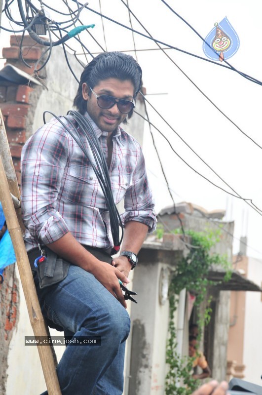 Allu Arjun as Cable Raju in Vedam Movie - 51 / 58 photos