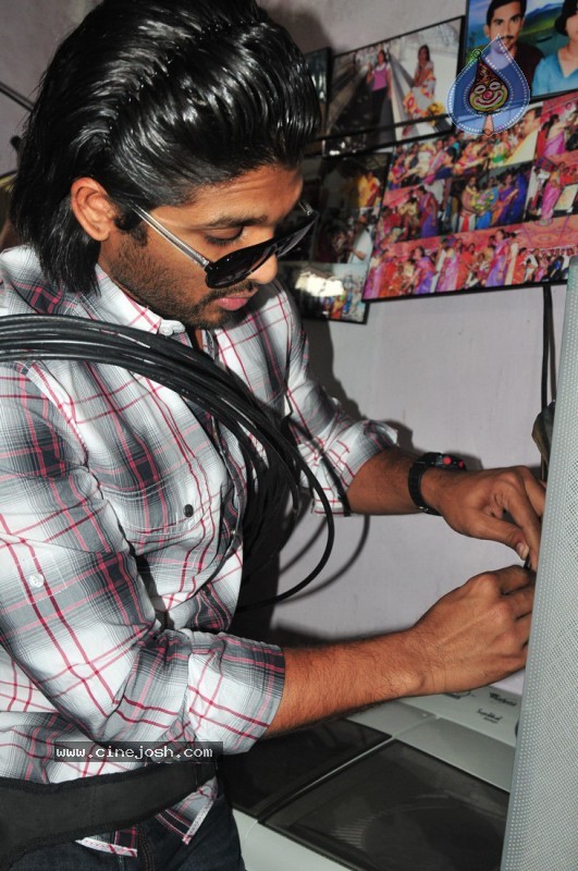 Allu Arjun as Cable Raju in Vedam Movie - 55 / 58 photos