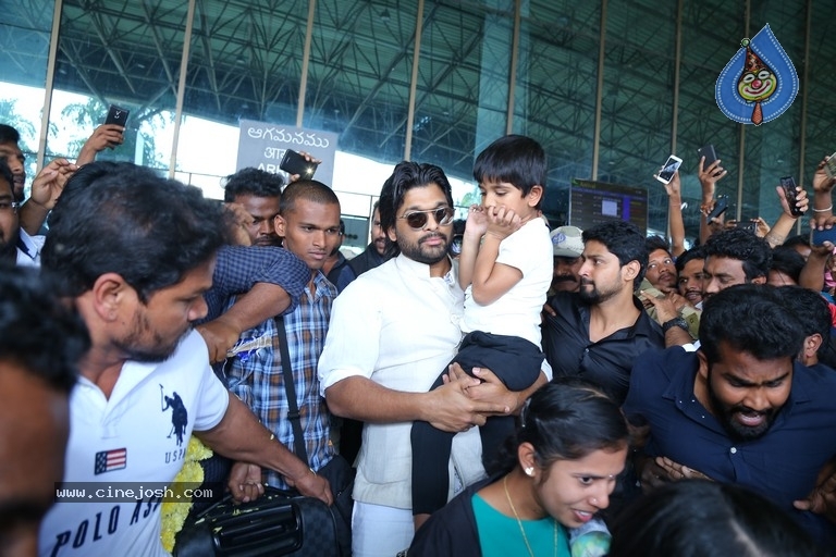 Allu Arjun At Palakollu - 2 / 14 photos