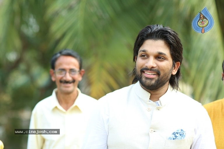 Allu Arjun At Palakollu - 3 / 14 photos