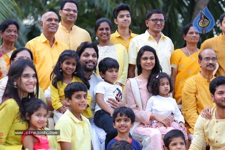 Allu Arjun At Palakollu - 4 / 14 photos