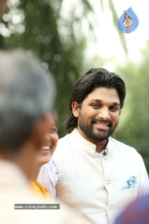 Allu Arjun At Palakollu - 7 / 14 photos