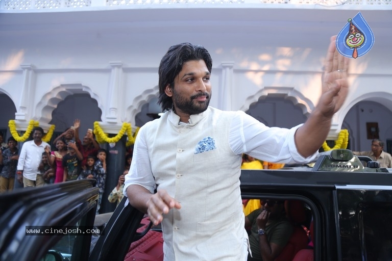 Allu Arjun At Palakollu - 9 / 14 photos