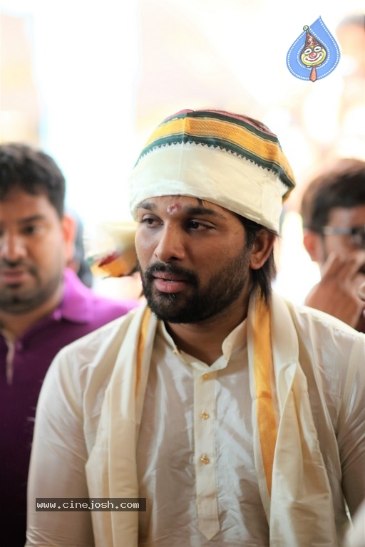 Allu Arjun Family Celebrates Sankranthi in Palakollu - 1 / 15 photos