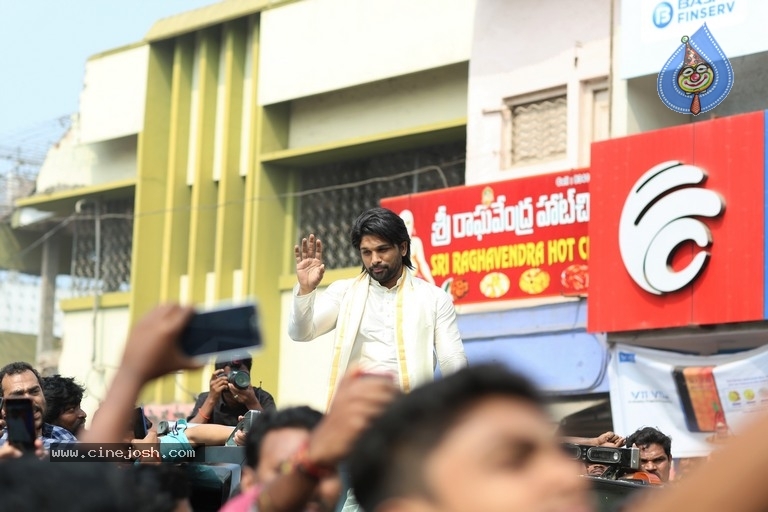 Allu Arjun Family Celebrates Sankranthi in Palakollu - 6 / 15 photos