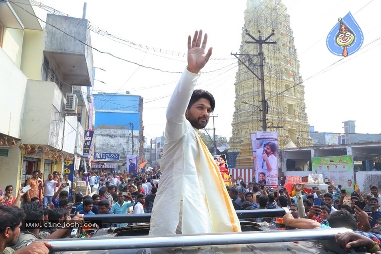 Allu Arjun Family Celebrates Sankranthi in Palakollu - 9 / 15 photos