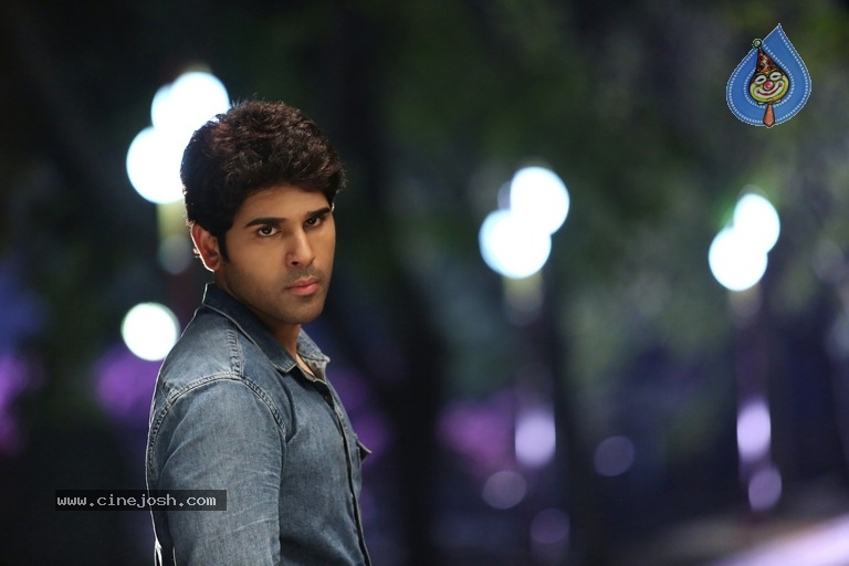 Allu Sirish Stills In Okka Kshanam Movie - 2 / 4 photos