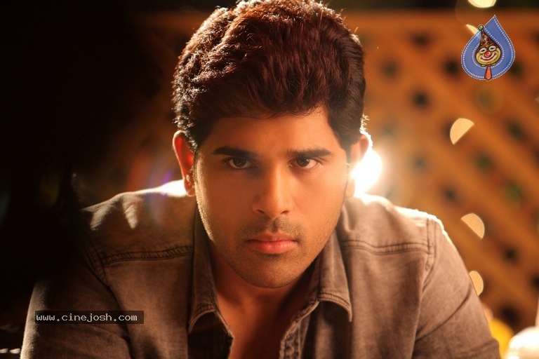 Allu Sirish Stills In Okka Kshanam Movie - 3 / 4 photos