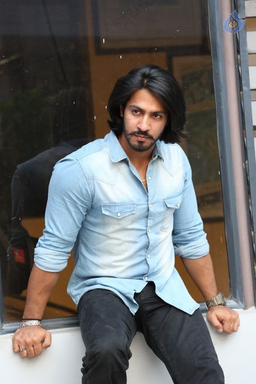 Anoop Singh Thakur Photos - 7 / 13 photos