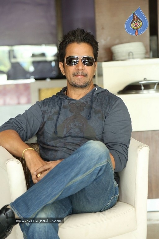 Arjun Sarja Interview Photos - 5 / 21 photos