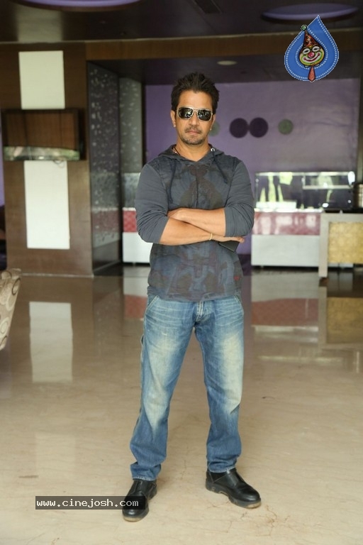 Arjun Sarja Interview Photos - 6 / 21 photos