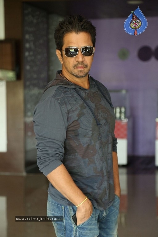 Arjun Sarja Interview Photos - 12 / 21 photos