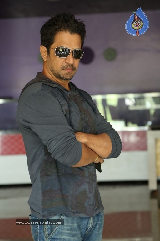 Arjun Sarja Interview Photos - 13 / 21 photos