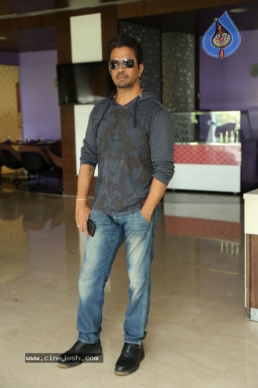 Arjun Sarja Interview Photos - 15 / 21 photos
