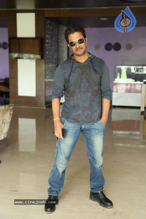 Arjun Sarja Interview Photos - 16 / 21 photos