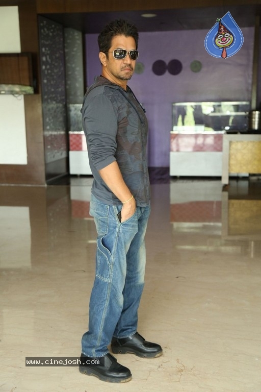 Arjun Sarja Interview Photos - 18 / 21 photos