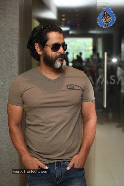 Chiyaan Vikram Interview - 9 / 33 photos