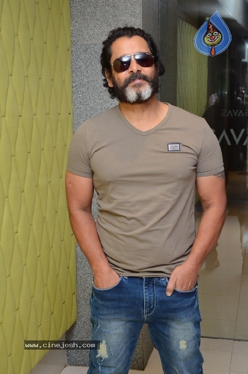 Chiyaan Vikram Interview - 16 / 33 photos