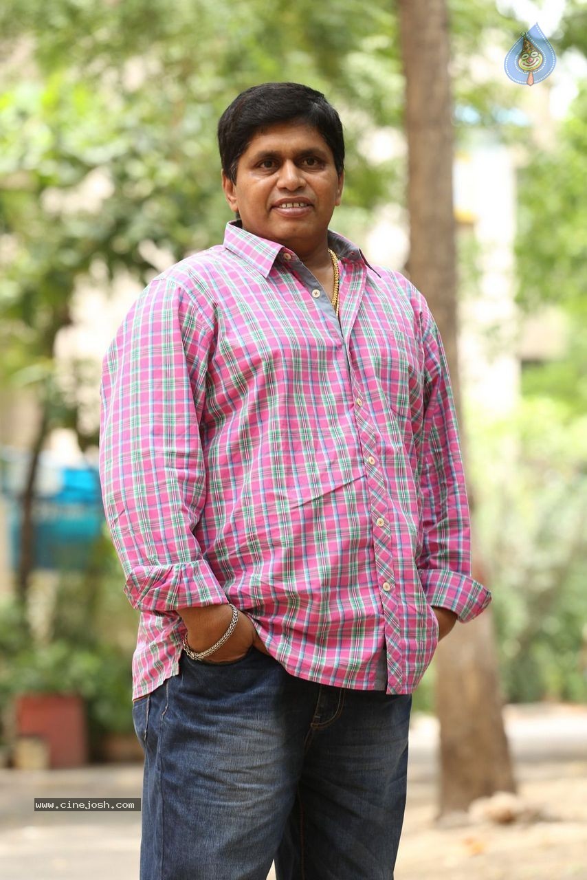 Comedian Karumanchi Raghu Photos - 28 / 32 photos