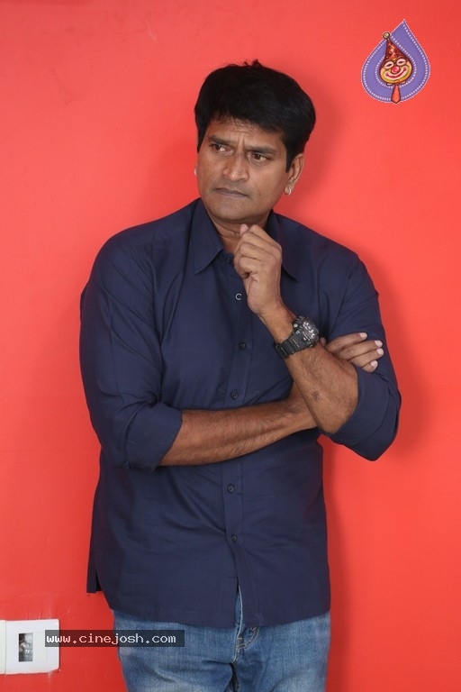 Director Ravi Babu Interview Photos - 13 / 15 photos