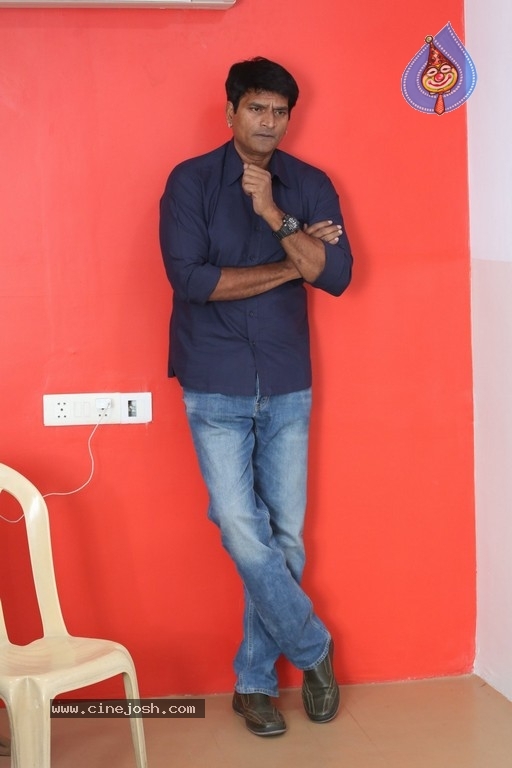 Director Ravi Babu Interview Photos - 15 / 15 photos