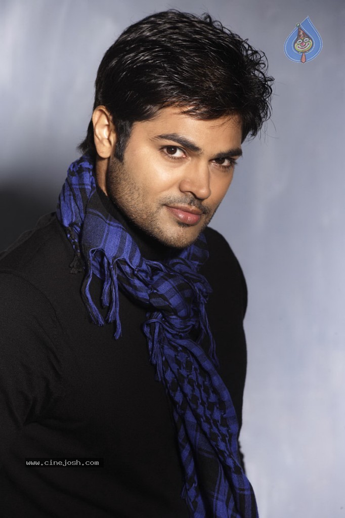 Ganesh Venkatraman Stills in Dhamarukam - 6 / 64 photos