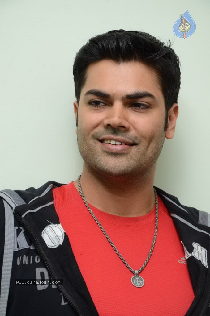 Ganesh Venkatraman Stills in Dhamarukam - 15 / 64 photos