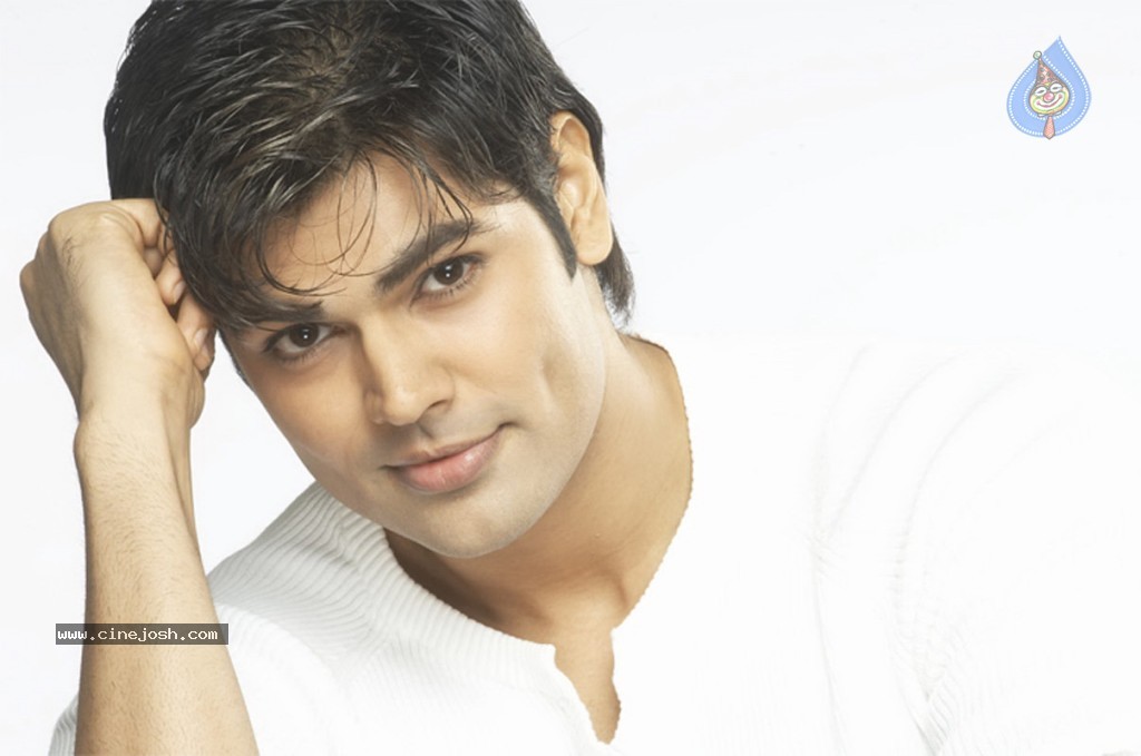 Ganesh Venkatraman Stills in Dhamarukam - 29 / 64 photos