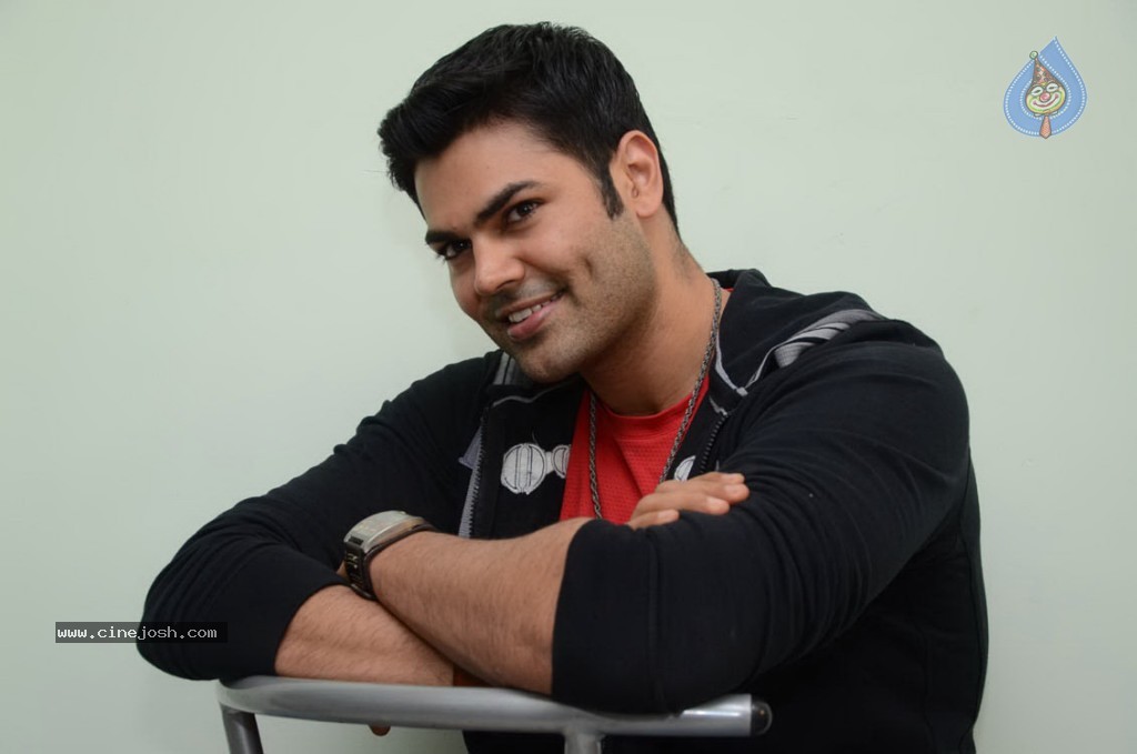 Ganesh Venkatraman Stills in Dhamarukam - 30 / 64 photos