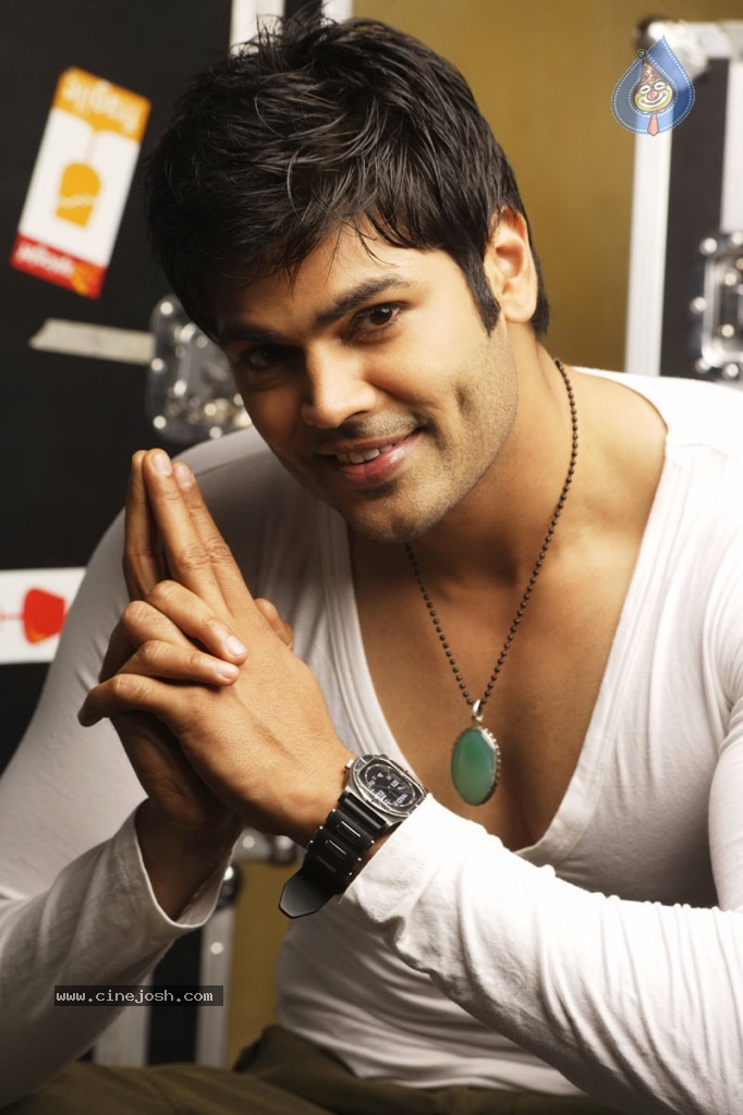 Ganesh Venkatraman Stills in Dhamarukam - 38 / 64 photos