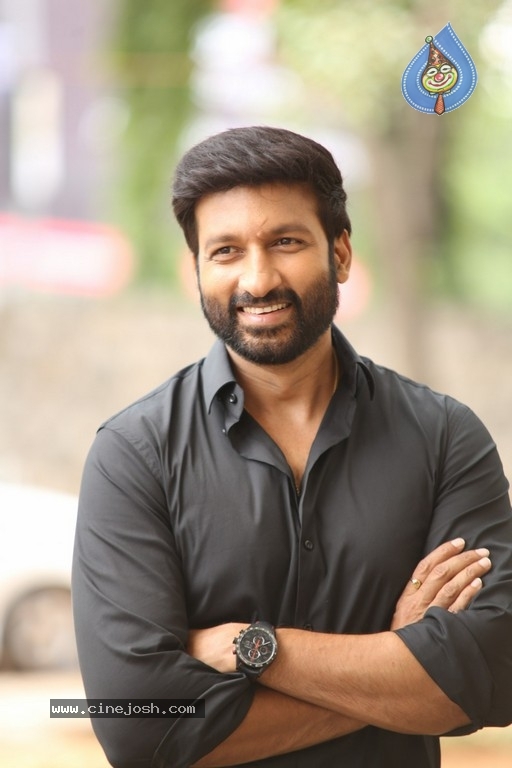 Gopichand New Stills - 4 / 20 photos