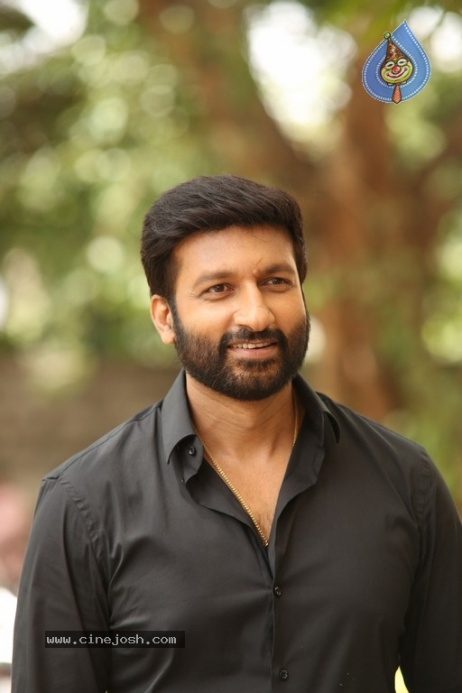 Gopichand New Stills - 13 / 20 photos