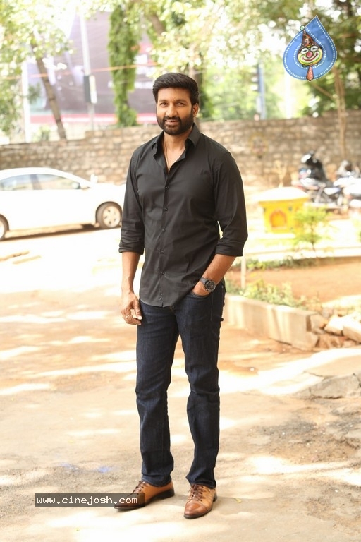 Gopichand New Stills - 15 / 20 photos