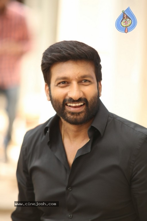 Gopichand New Stills - 16 / 20 photos