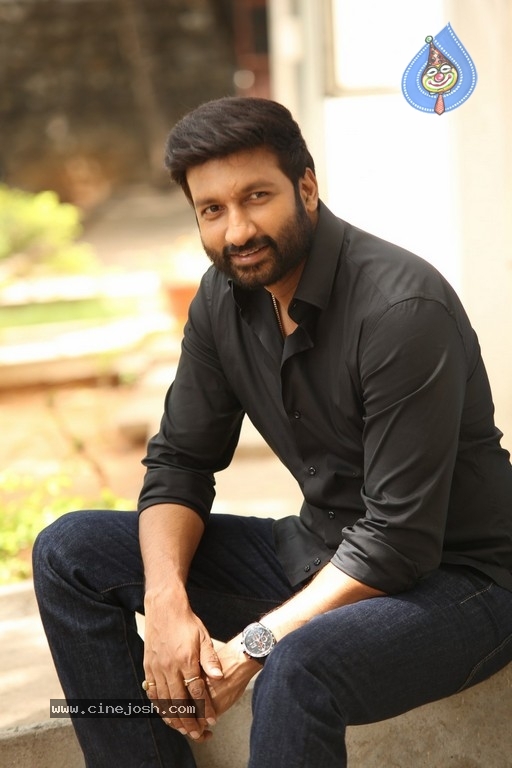 Gopichand New Stills - 17 / 20 photos